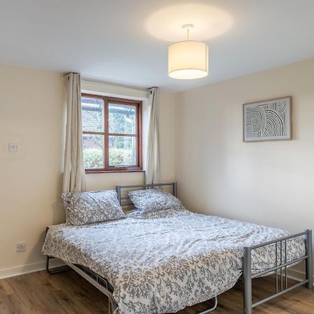 Modern Studio Flat In Wellington, Telford Уелингтън Екстериор снимка
