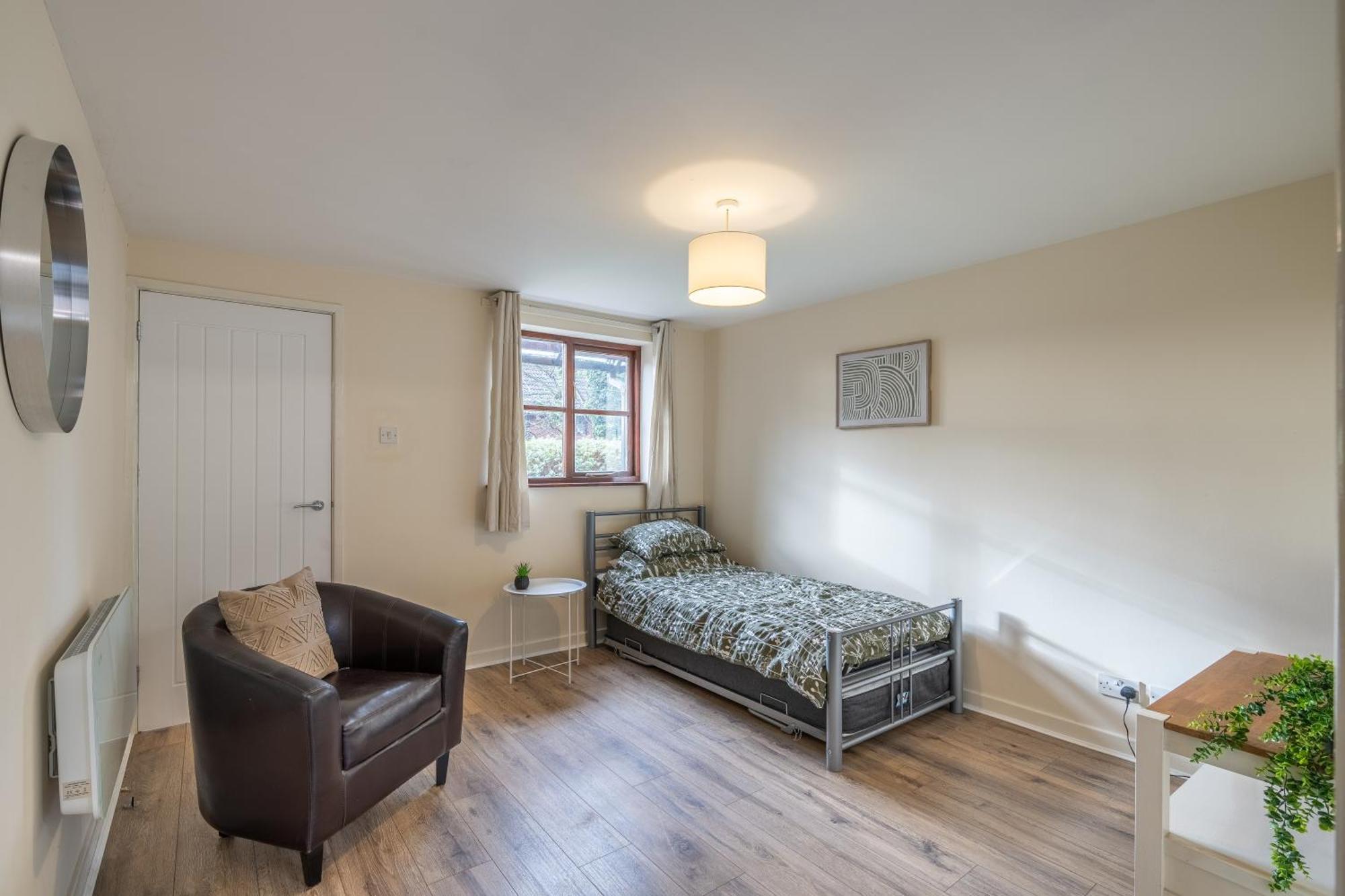 Modern Studio Flat In Wellington, Telford Уелингтън Екстериор снимка