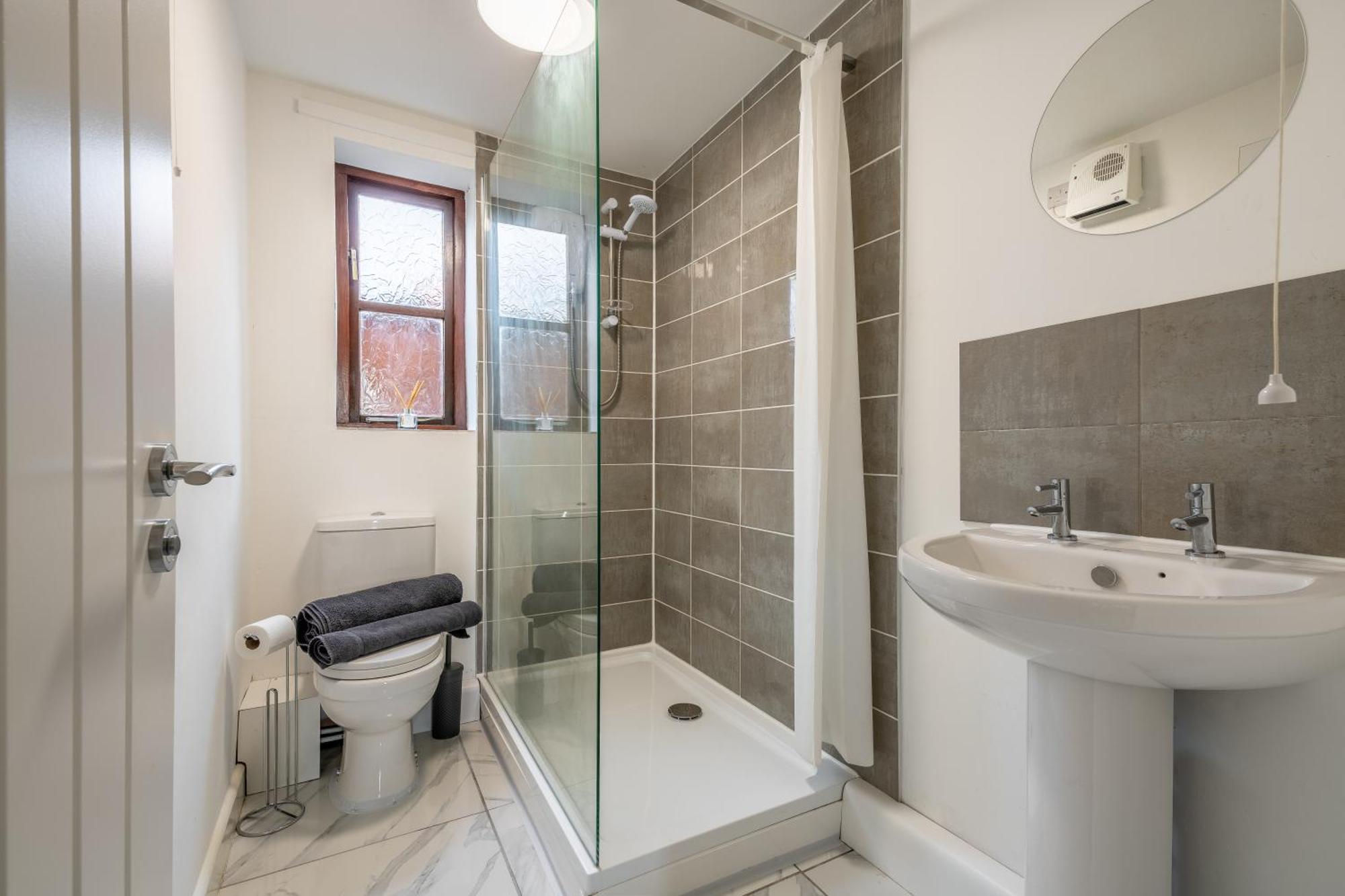 Modern Studio Flat In Wellington, Telford Уелингтън Екстериор снимка