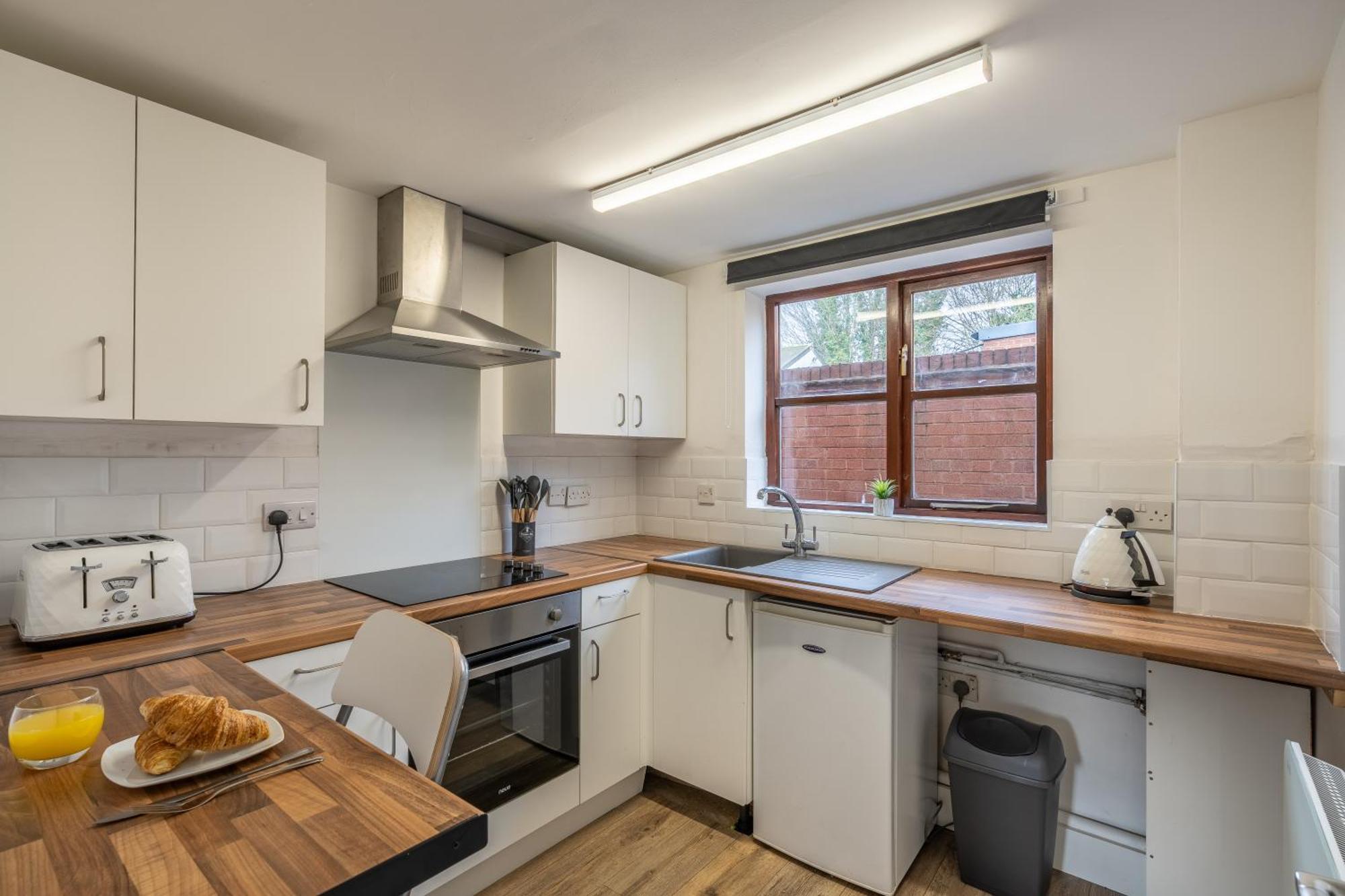 Modern Studio Flat In Wellington, Telford Уелингтън Екстериор снимка